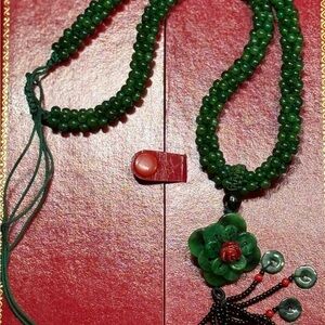 Vintage Green Jade Necklace with Floral Pendant